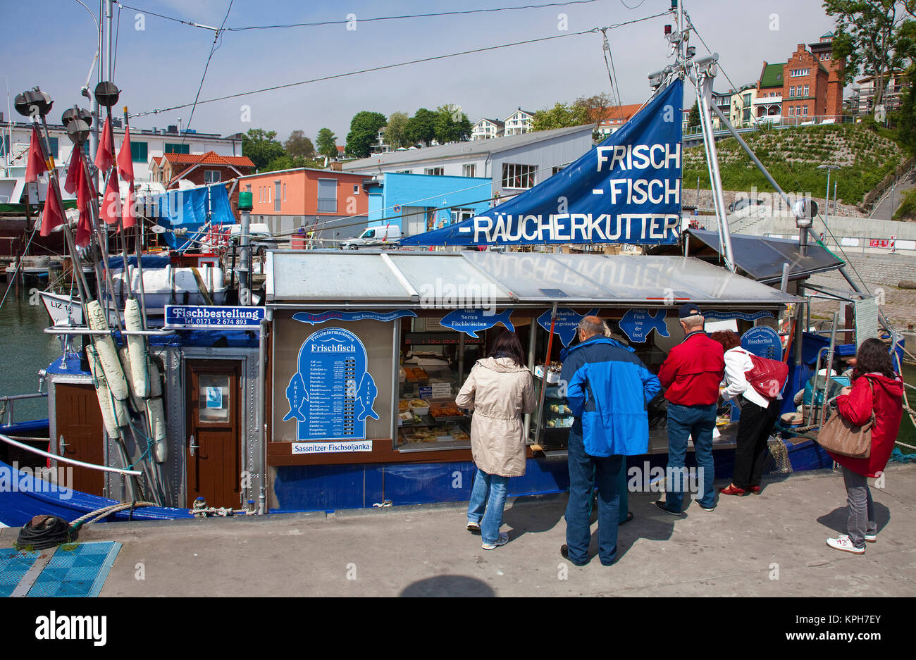 Pesce panini e snack di pesce al porto di Sassnitz, Ruegen isola, Meclemburgo-Pomerania, Mar Baltico, Germania, Europa Foto Stock