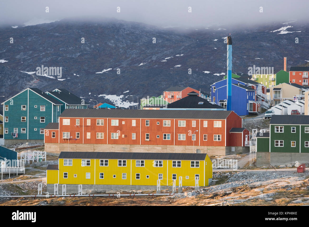 Case colorate costruito sulle rocce, Illulissat, Groenlandia. Foto Stock