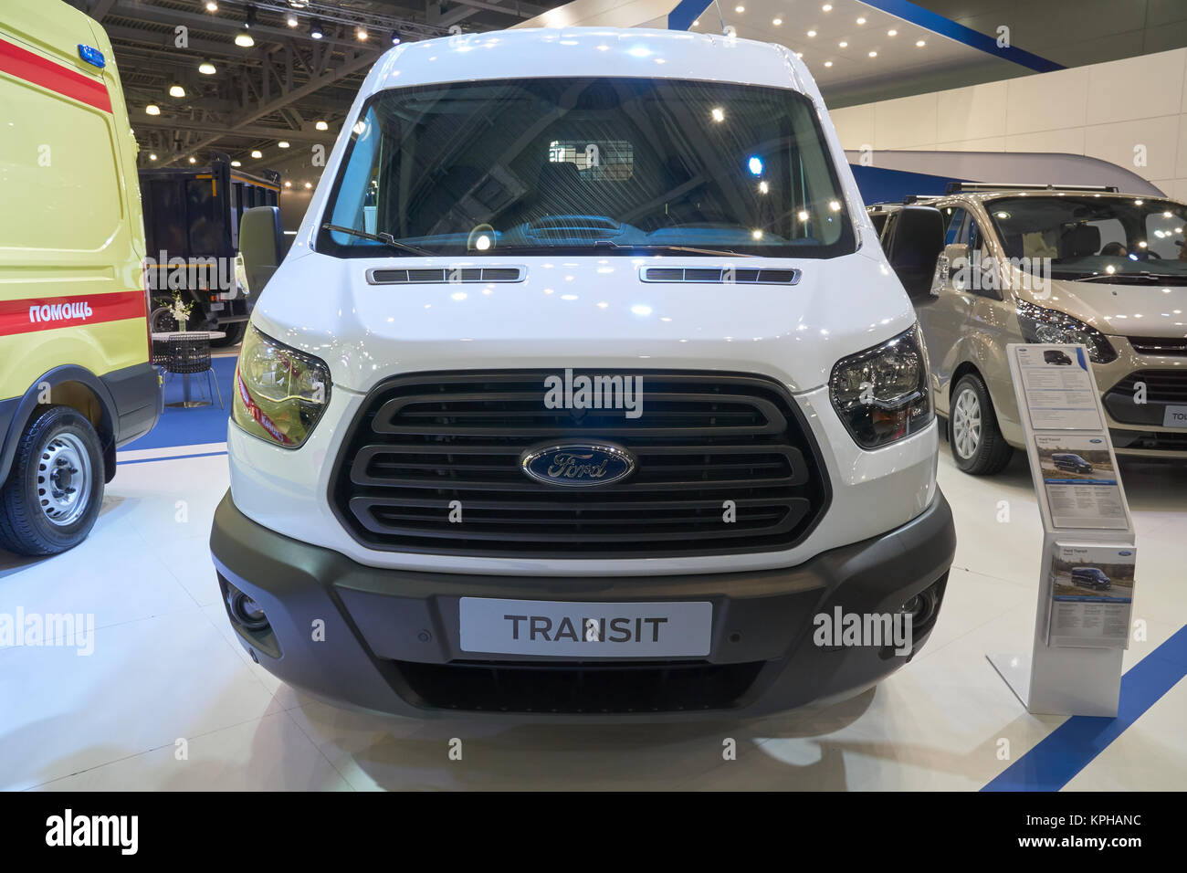 Mosca, Russia - 08 Settembre 2017: International veicolo commerciale auto show. White Ford Transit cargo FURGONE Foto Stock