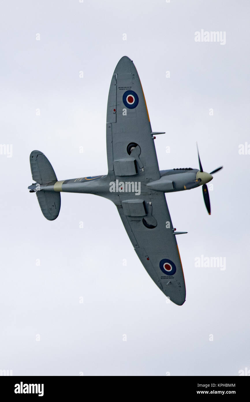 Il Kent Spitfire M IXe, basata a Biggin Hill, Kent. Prese a Sud Est, Airshow Herne Bay, Agosto 2017 Foto Stock