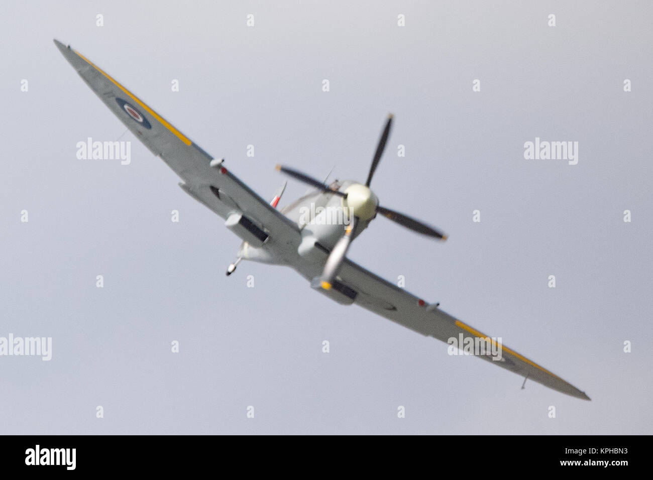 Il Kent Spitfire M IXe, basata a Biggin Hill, Kent. Prese a Sud Est, Airshow Herne Bay, Agosto 2017 Foto Stock