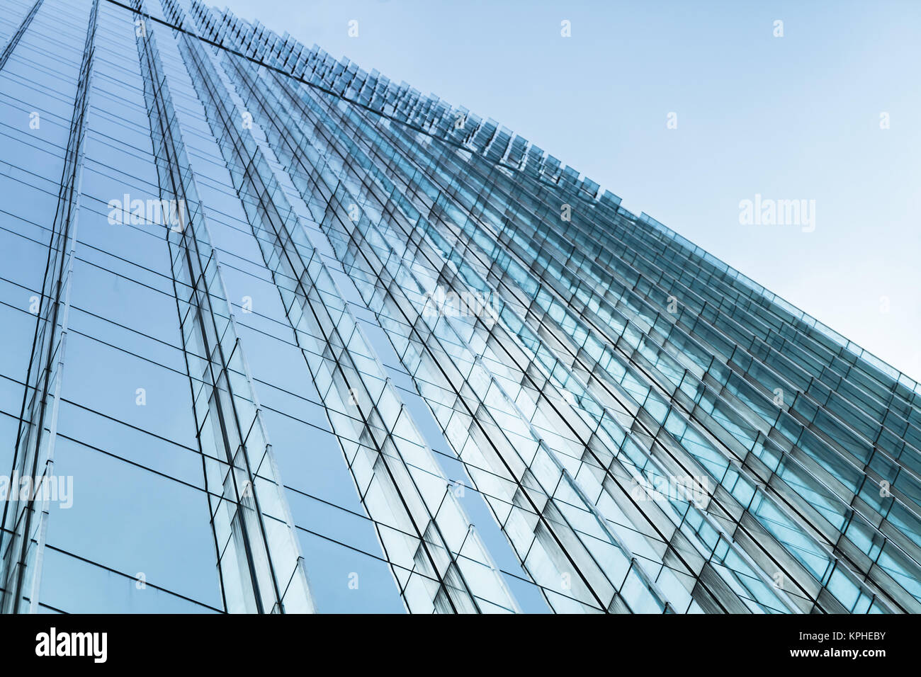 Abstract sfondo con architettura moderna. Facciata fatta di vetro Foto Stock