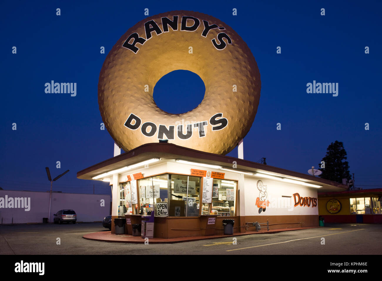 Stati Uniti, California, Inglewood. Randy, ciambelle, alba. Foto Stock