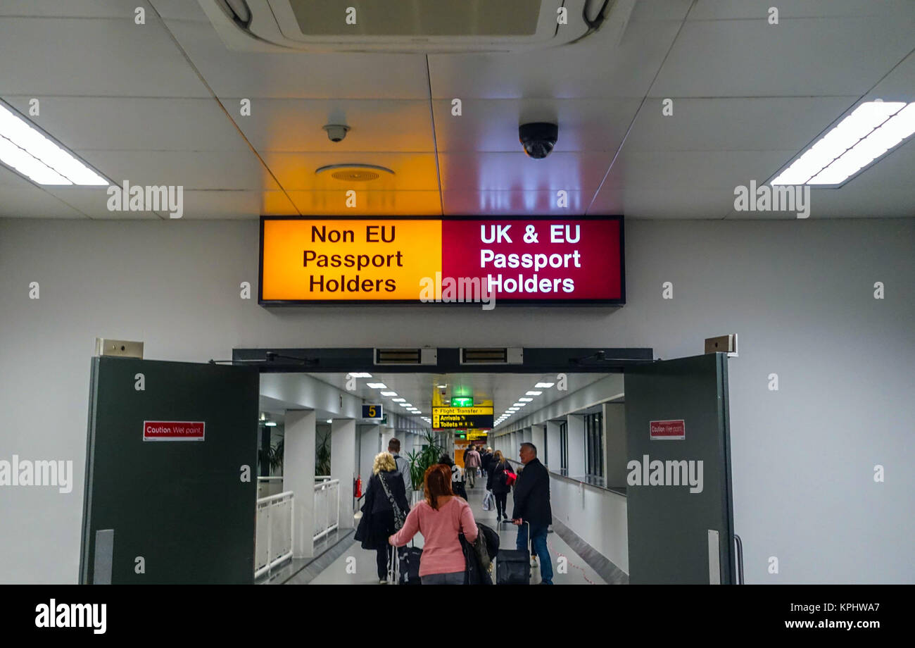 Entrata al Regno Unito di Gran Bretagna e non UE non titolari di passaporto Foto Stock