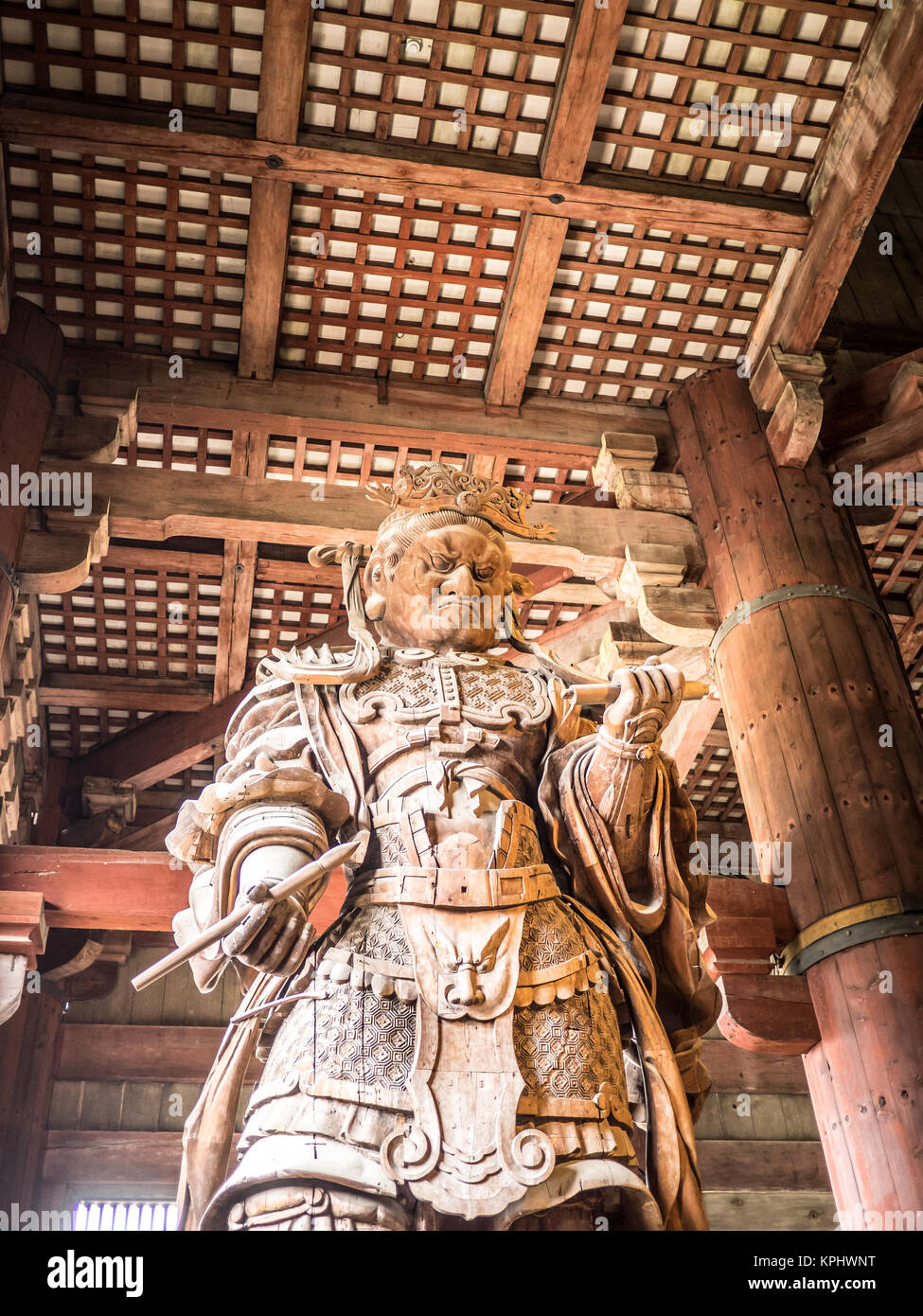 Il Komokuten è uno dei custodi del Grande Buddha (Daibutsuden) al Tempio Todaiji a Nara, Giappone Foto Stock
