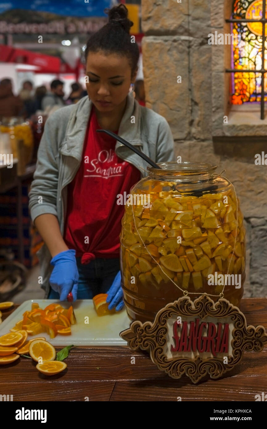 Come Sangria è fatta. Presso la fiera di Milano. Dicembre 2017 Foto Stock