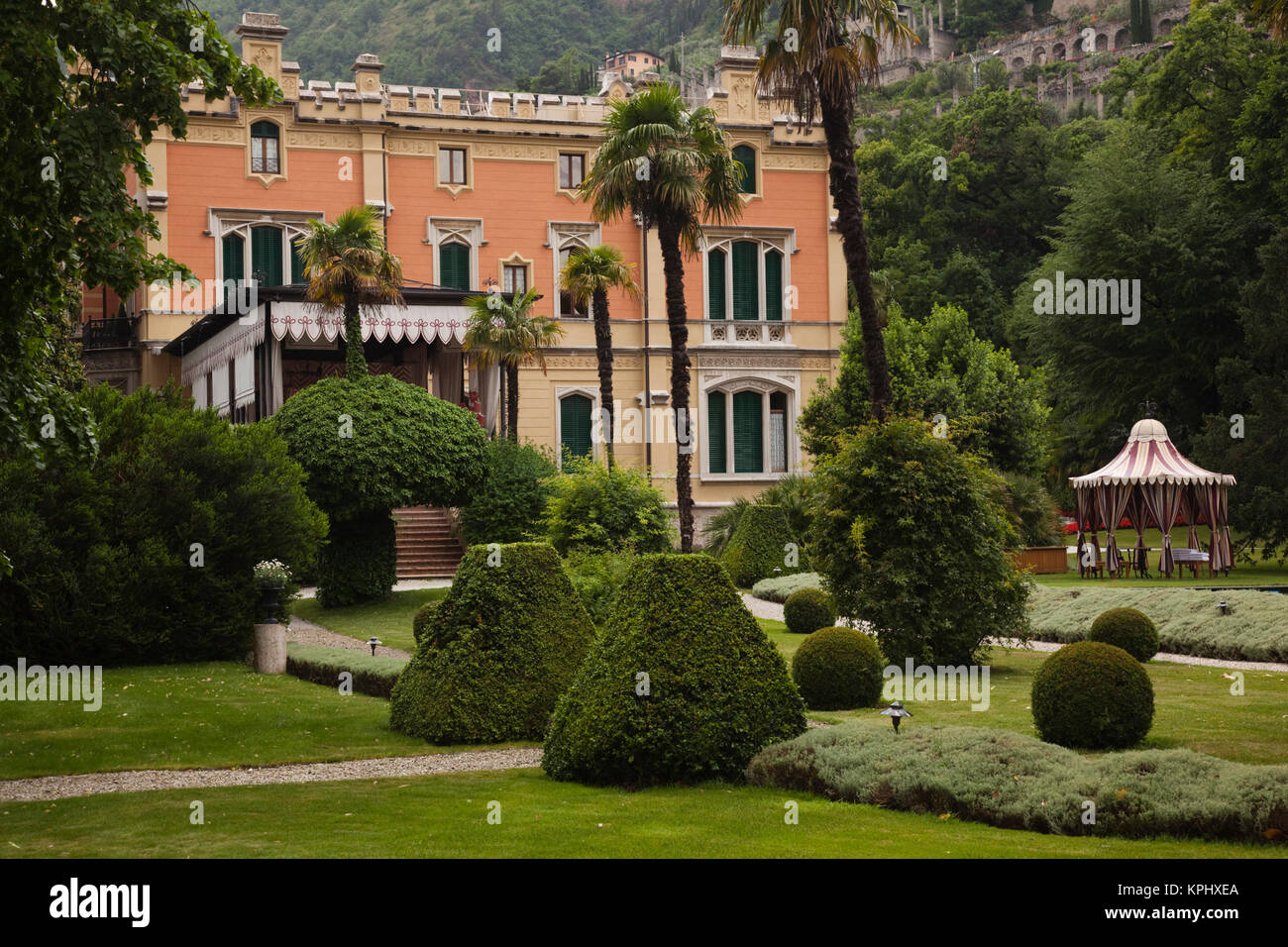 Italia, in provincia di Brescia, Gargnano. Villa Feltrinelli, hotel di lusso e un tempo post-1943 sede di Mussolini repubblica fascista Salo. Foto Stock