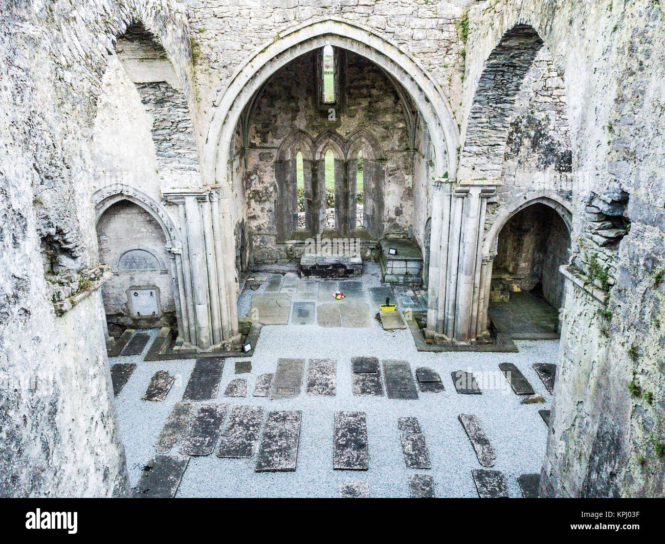 Corcomroe Abbey, vicino Bellharbor, Burren, Repubblica di Irlanda Foto Stock
