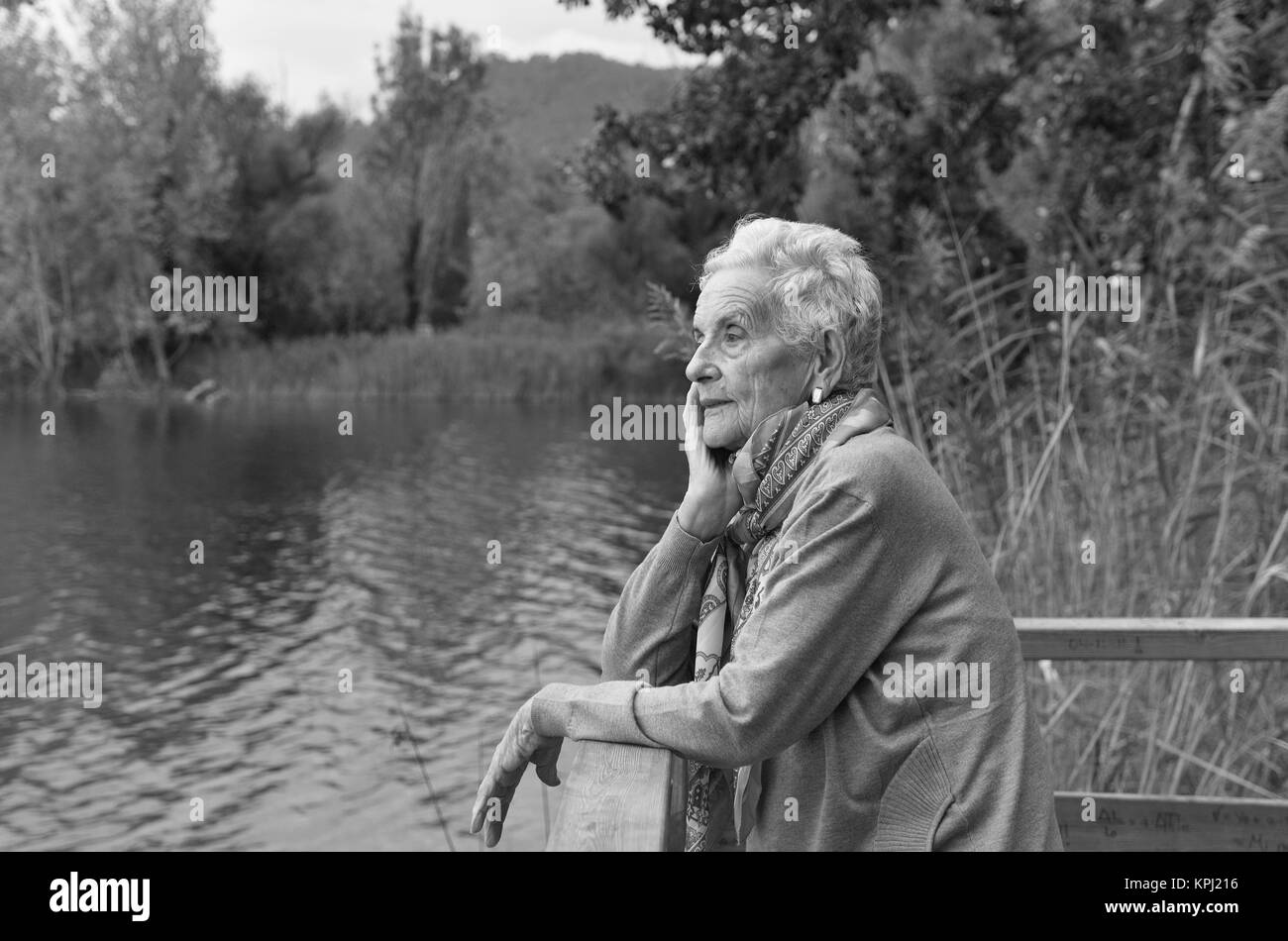 Ritratto di una donna senior all'esterno Foto Stock