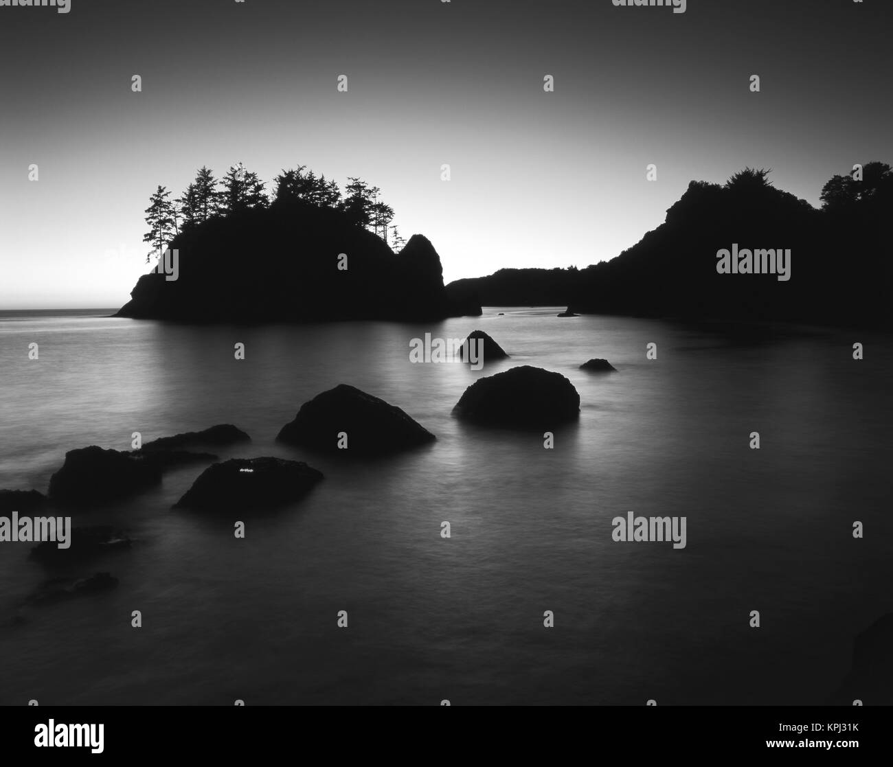 Stati Uniti, California, Trinidad, stack di mare al tramonto (formato di grandi dimensioni disponibili) Foto Stock