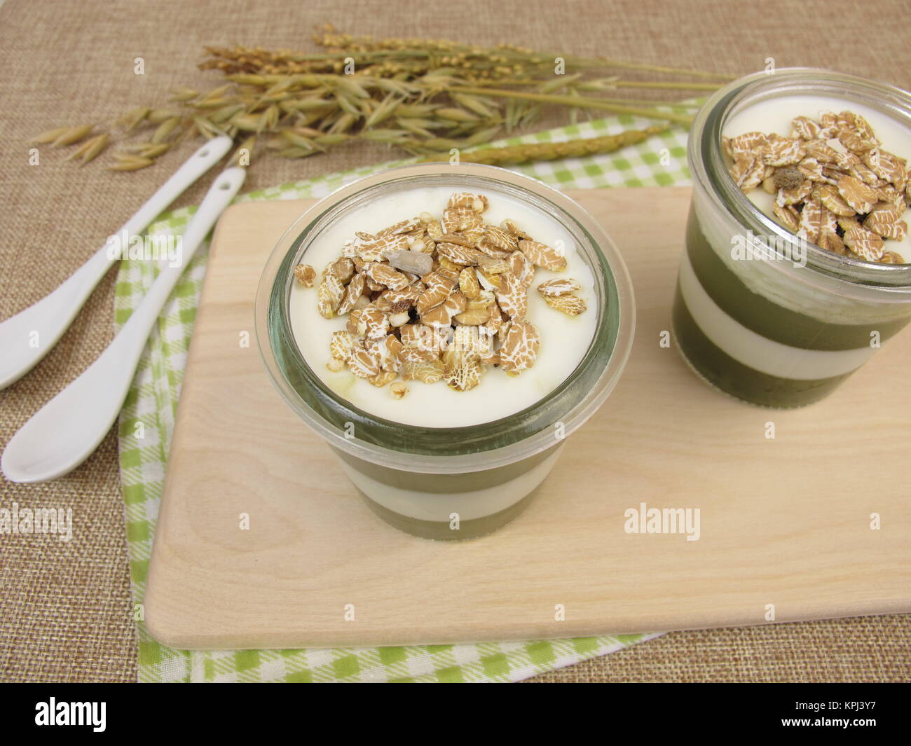 In bellavista frullato verde con matcha,yogurt e granola Foto Stock