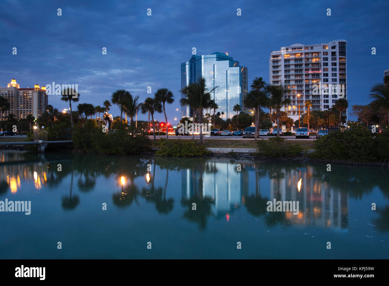 Stati Uniti d'America, Florida, Sarasota, skyline da Bay Front Park, sera Foto Stock