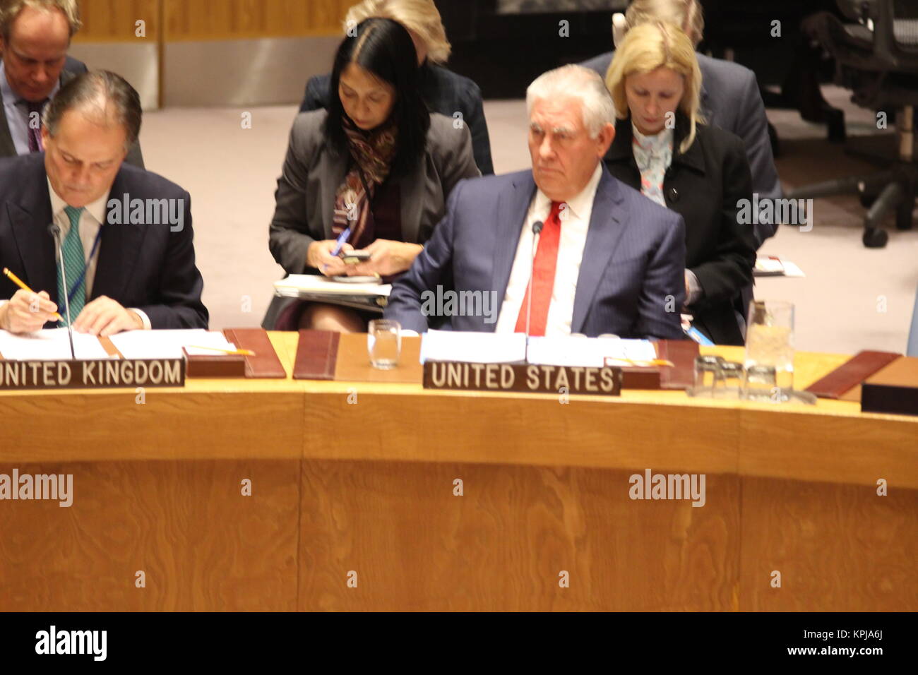 Onu, New York, Stati Uniti d'America. 15 Dic, 2017. Rex Tillerson del noi e contrassegna il campo, il Ministro britannico per l'Asia, in Corea del Nord riunione del Consiglio di Sicurezza delle Nazioni Unite. Foto: Matthew Russell Lee / città interna premere Foto Stock