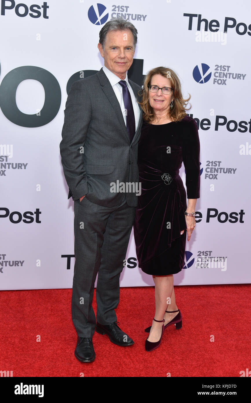 Bruce Greenwood e Susan Devlin arriva a 'post' di Washington DC Premiere presso il Newseum sul dicembre 14, 2017 a Washington, DC. Credito: Erik Pendzich/Alamy Live News Foto Stock