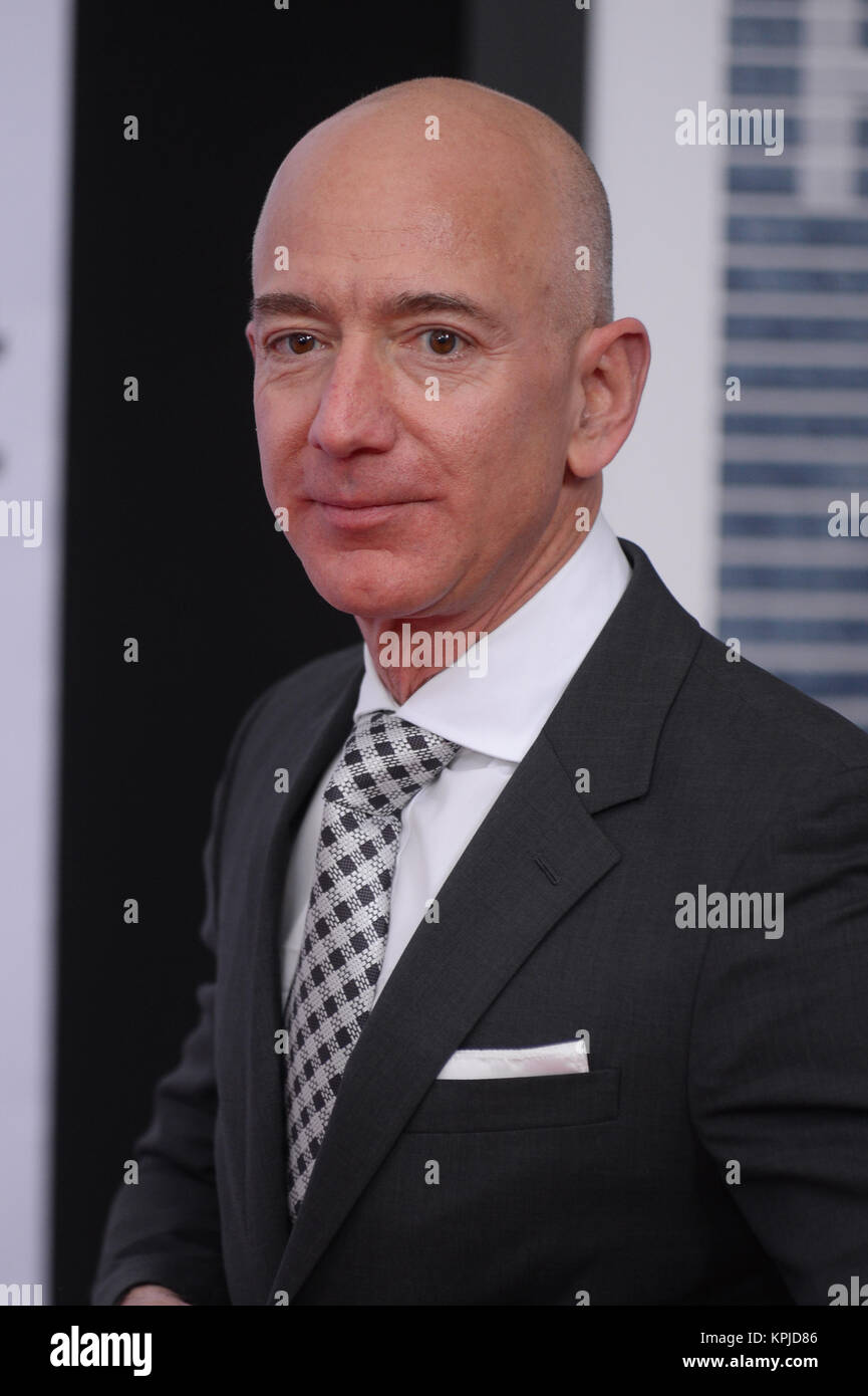 Jeff Bezos arriva a 'post' di Washington DC Premiere presso il Newseum sul dicembre 14, 2017 a Washington, DC. Credito: Erik Pendzich/Alamy Live News Foto Stock