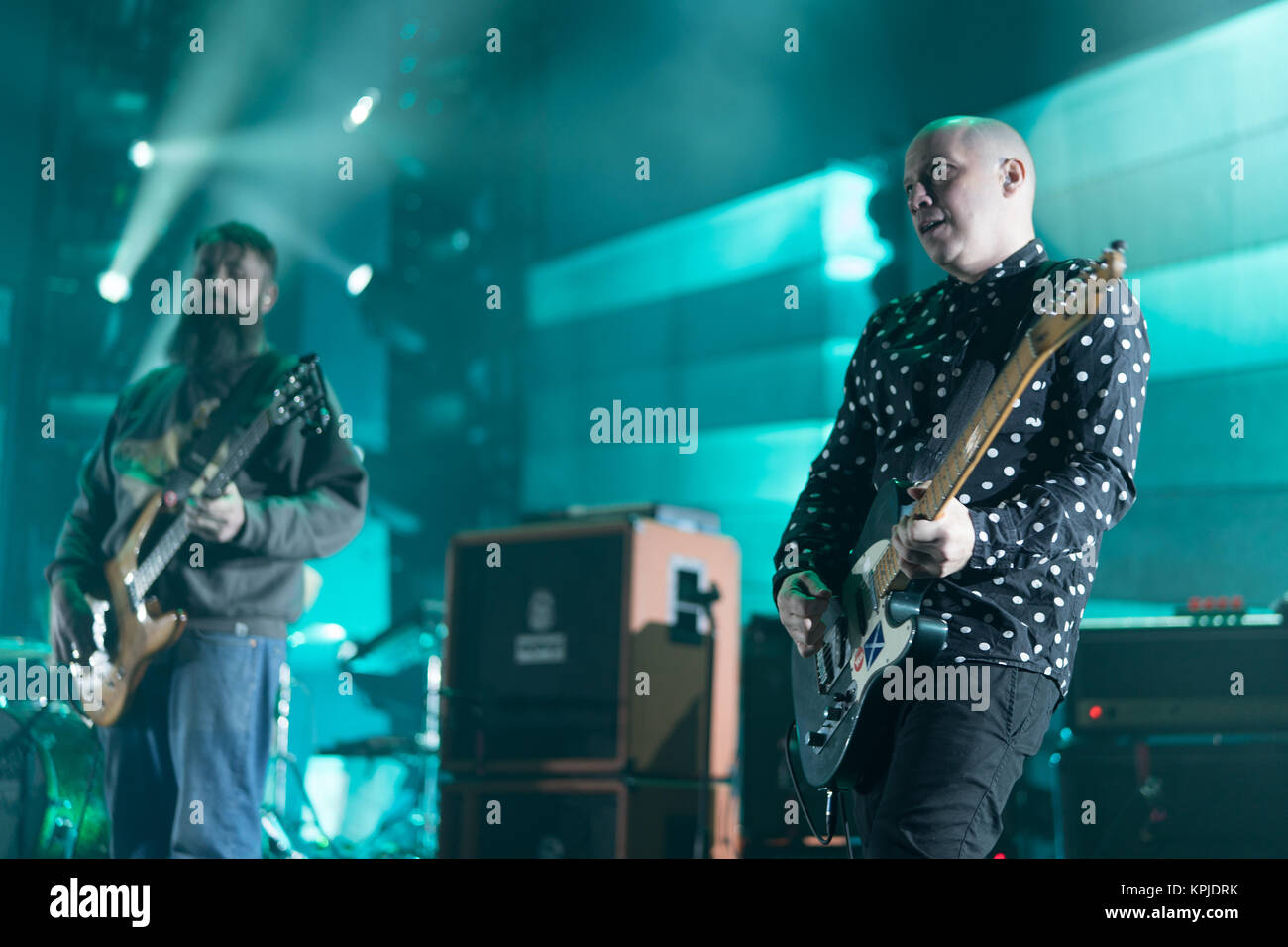 Londra, Regno Unito. 15 Dic, 2017. Stuart Braithwaite dei Mogwai suonare dal vivo sul palco a Brixton O2 Academy di Londra. Foto Data: Venerdì, 15 dicembre 2017. Credito: Roger Garfield/Alamy Live News Foto Stock