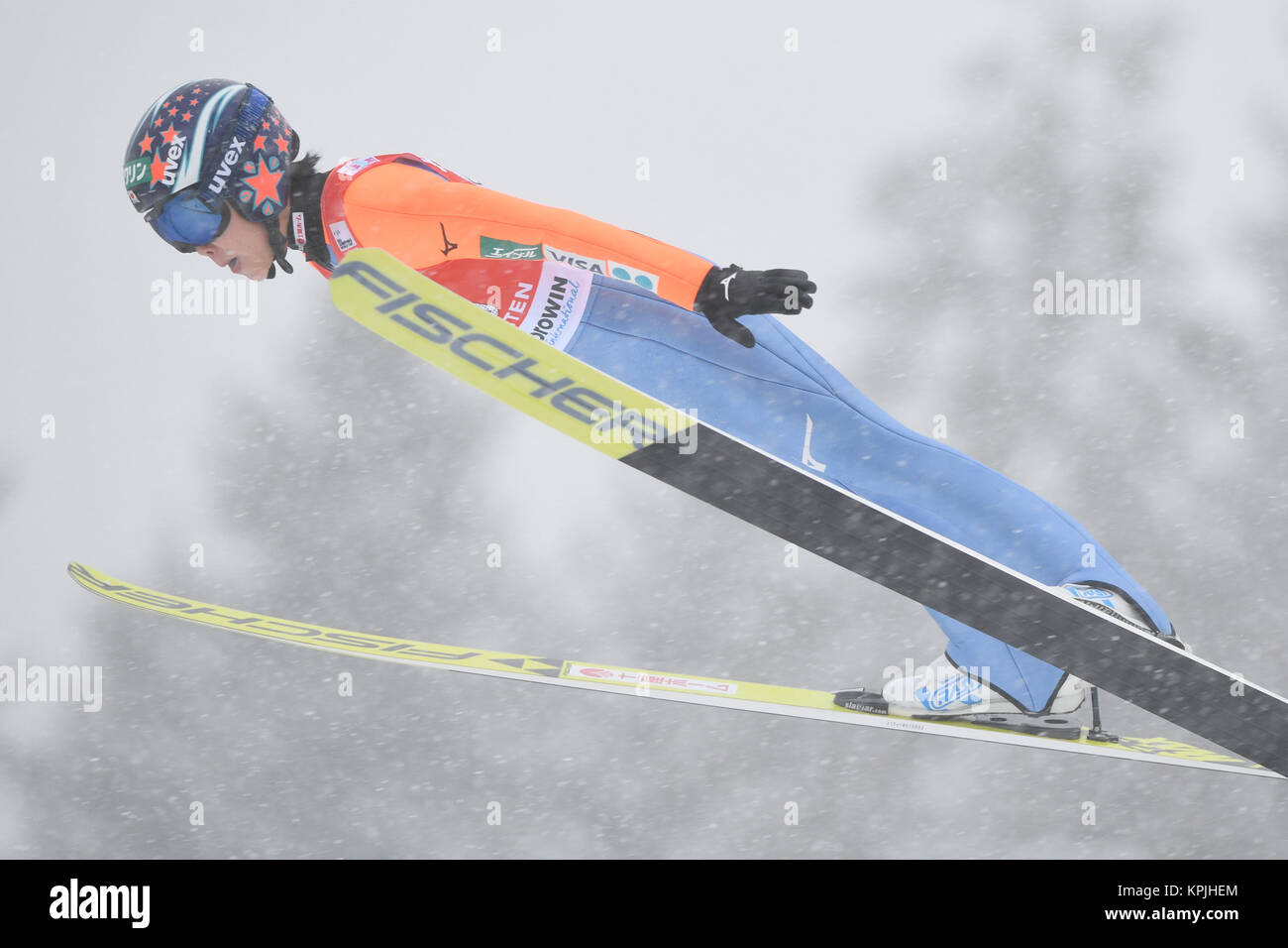 Hinterzarten in Germania. Xvi Dec, 2017. Il Giappone Yuki Ito in azione al Signore FIS Ski Jumping World Cup di Hinterzarten, Germania, 16 dicembre 2017. Credito: Felix Kästle/dpa/Alamy Live News Foto Stock