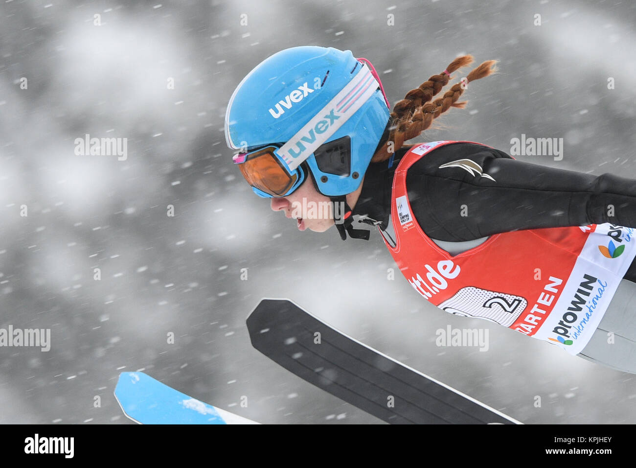 Hinterzarten in Germania. Xvi Dec, 2017. La Romania Andreea Trambitas in azione al Signore FIS Ski Jumping World Cup di Hinterzarten, Germania, 16 dicembre 2017. Credito: Felix Kästle/dpa/Alamy Live News Foto Stock
