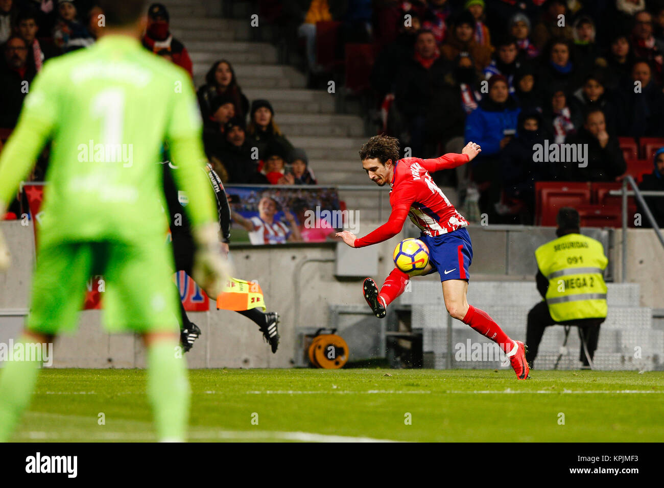 Sime Vrsaljko di Atletico de Madrid. in azione durante la partita. La Liga tra Atlético de Madrid vs Deportivo Alaves a Wanda Metropolitano stadium in Spagna a Madrid, dicembre 16, 2017 . Credito: Gtres Información más Comuniación on line, S.L./Alamy Live News Foto Stock