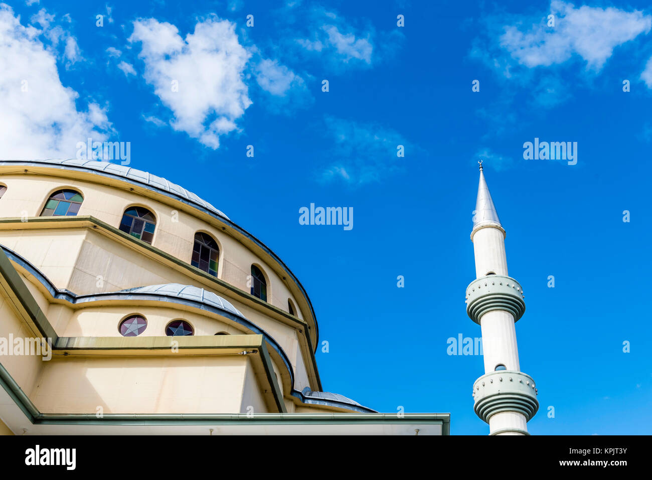 SYDNEY, Australia - 24 agosto: Auburn Gallipoli moschea il 24 agosto 2017 a Sydney nel sobborgo di Auburn. Stile ottomano moschea con una cupola centrale e minare Foto Stock