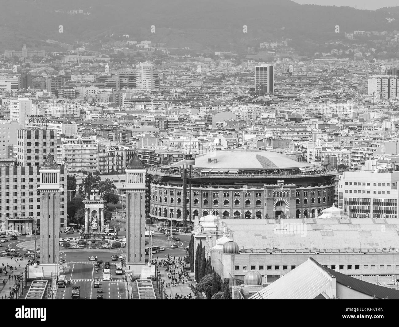 Barcellona, Spagna - 18 ottobre 2015. Piazza di Spagna ha due importanti monumenti della citta'. Le Torri Veneziane e le Arene mall. Foto Stock