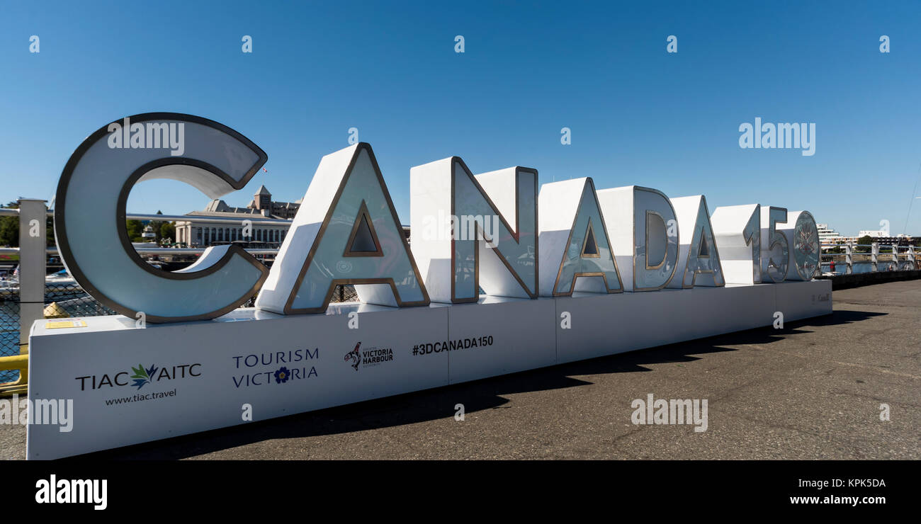 Canada 150 segno presso il lungomare del Porto Interno di Victoria per celebrare i 150 anni della Confederazione, l'isola di Vancouver Foto Stock