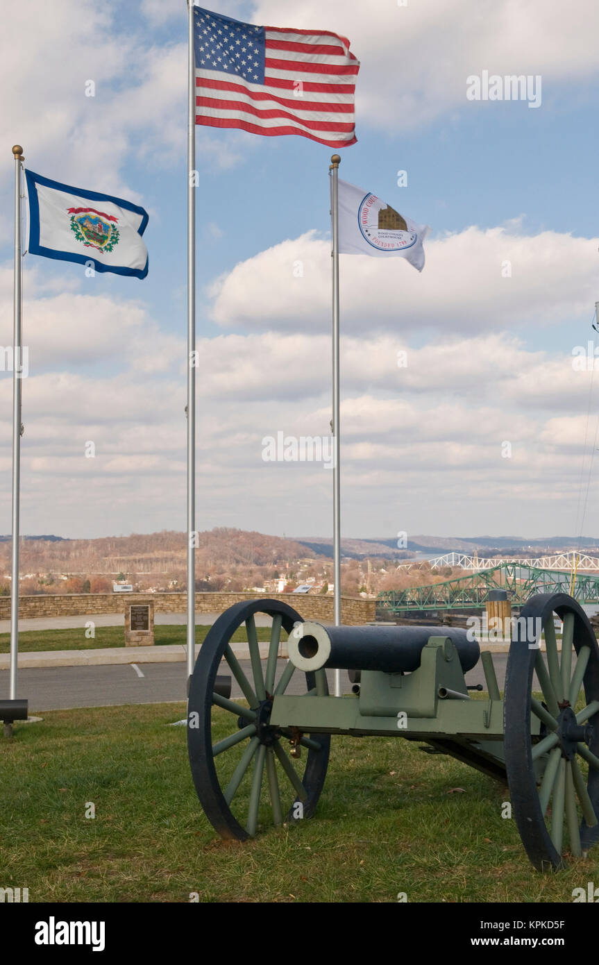 Stati Uniti d'America, Parkersburg, WV. Fort Boreman parco storico con vista del fiume Ohio Foto Stock