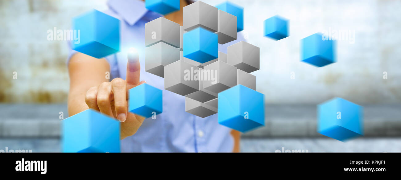 Imprenditrice nel suo ufficio mediante interfaccia digitale Foto Stock