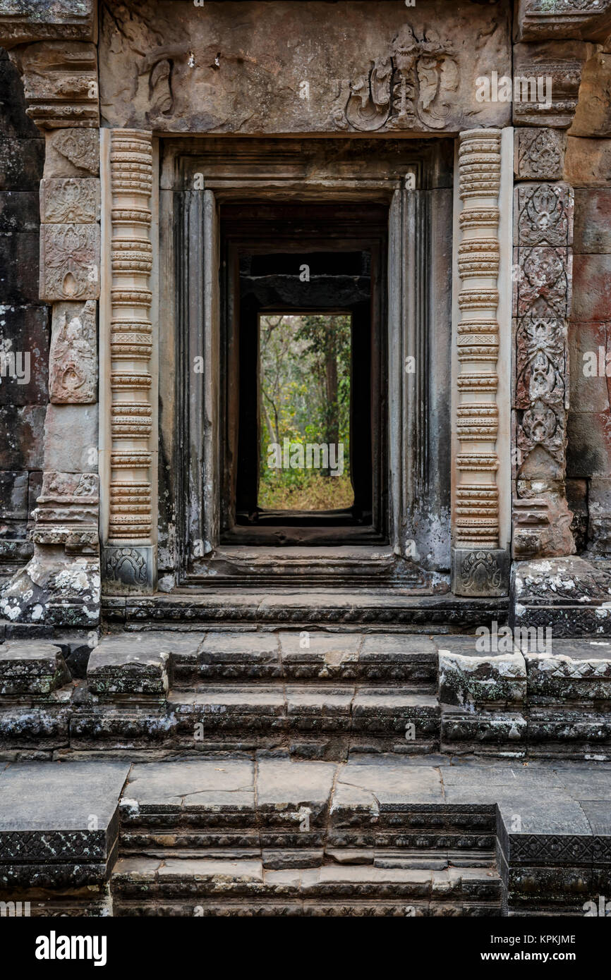 Passaggi e porta, Chao dire Tevoda tempio, il Parco Archeologico di Angkor, Siem Reap, Cambogia Foto Stock