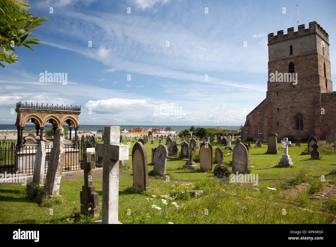 La grazia Darling memorial e St Aidan è la chiesa, Bamburgh, Northumberland. Foto Stock