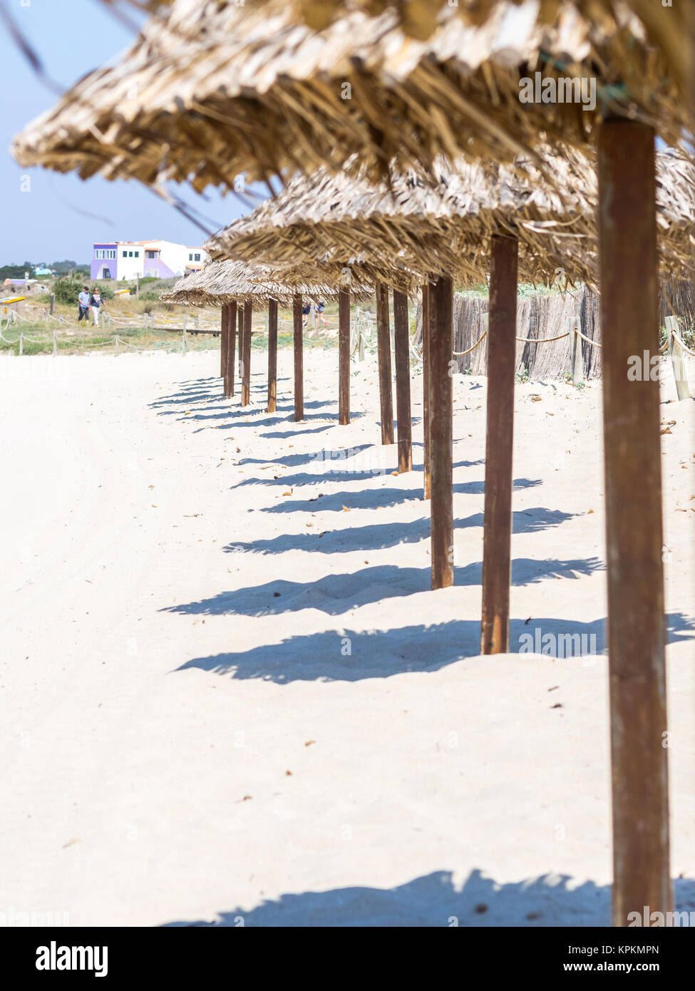 Svuotare ombrelloni in spiaggia di Migjorn Formentera Foto Stock