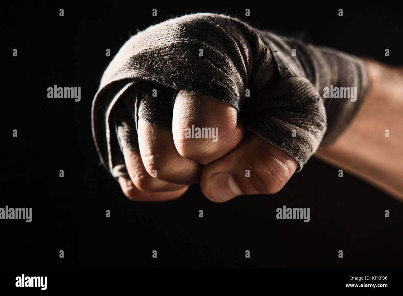 Close-up mano di uomo muscoloso con bendaggio Foto Stock