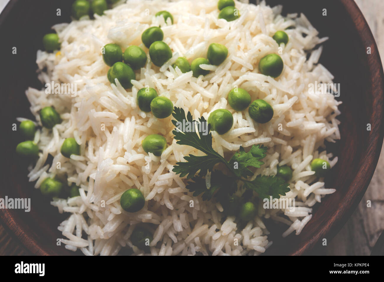 Il riso Basmati o Pilaf pulav con piselli, o riso vegetale utilizzando piselli verdi noto anche come mataró pulav, servita con la pianura dal Foto Stock