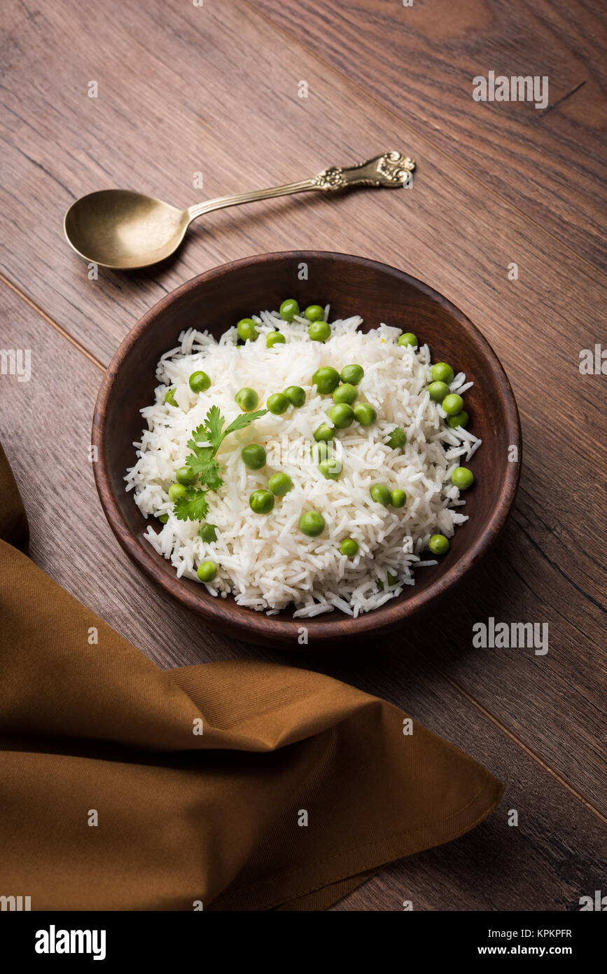 Il riso Basmati o Pilaf pulav con piselli, o riso vegetale utilizzando piselli verdi noto anche come mataró pulav, servita con la pianura dal Foto Stock