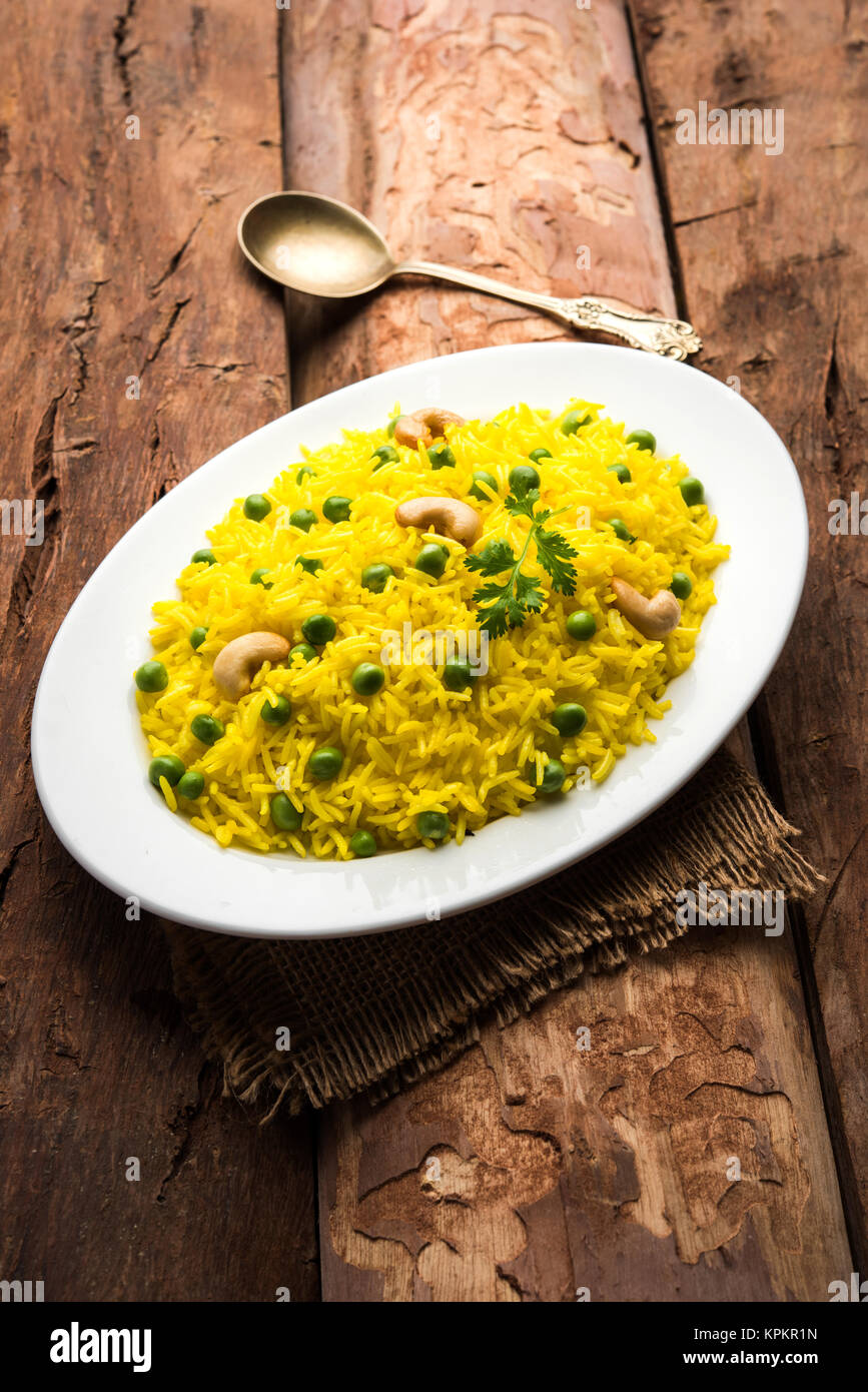 Il riso Basmati o Pilaf pulav con piselli, o riso vegetale utilizzando piselli verdi noto anche come mataró pulav, servita con la pianura dal Foto Stock