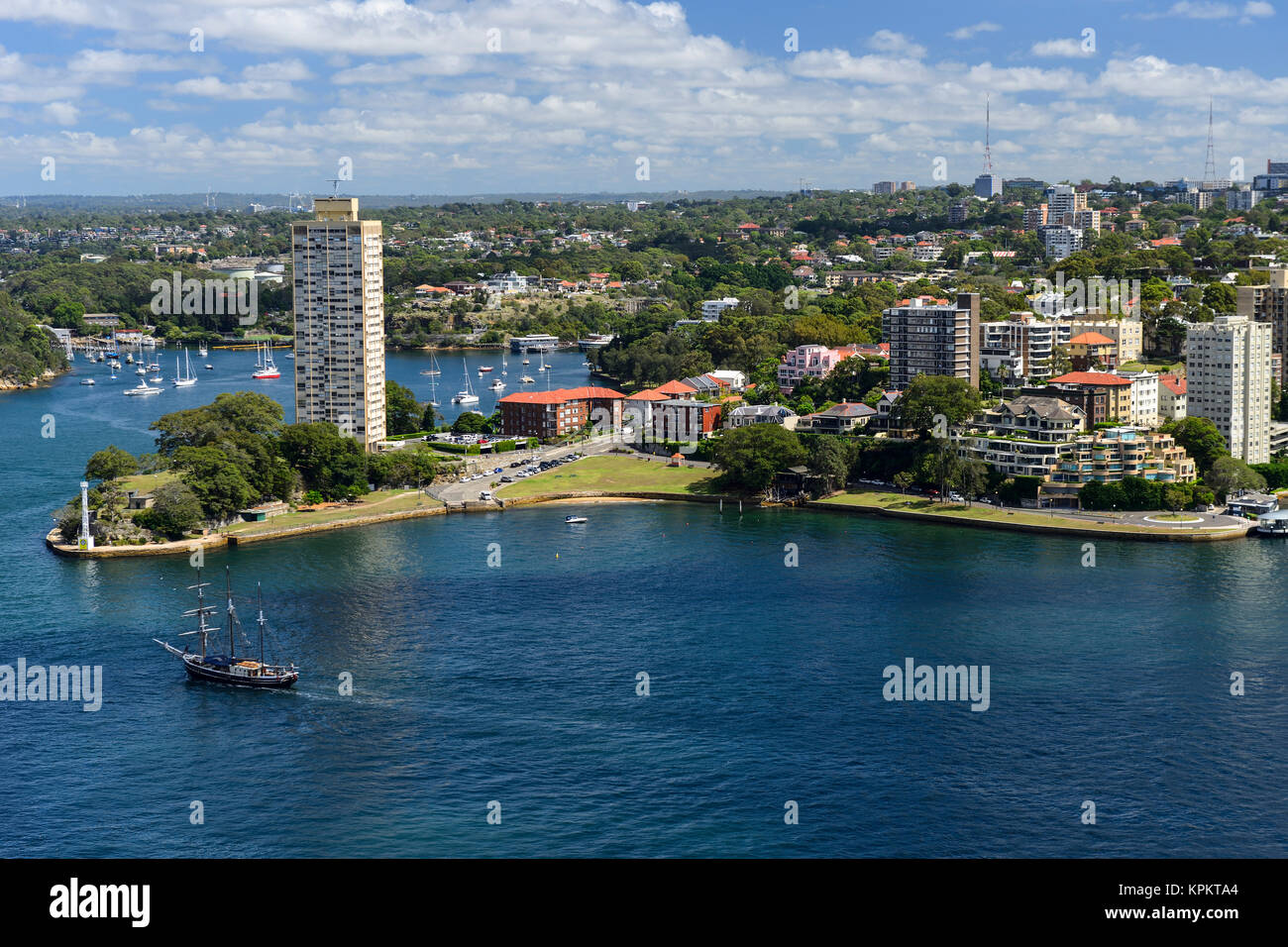 Vista in elevazione del Lavender Bay, Blues Point e a nord dal Sydney Harbour Bridge Lookout - Sydney, Nuovo Galles del Sud, Australia Foto Stock