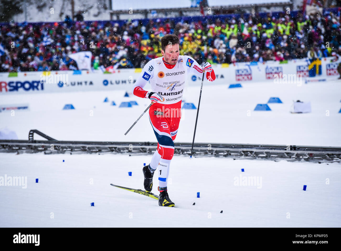 Angosciata norvegese Emil Iversen lotte a team sprint finale 4° con rotte in pole nel 2017 FIS World Championships a Lahti, Finlandia Foto Stock
