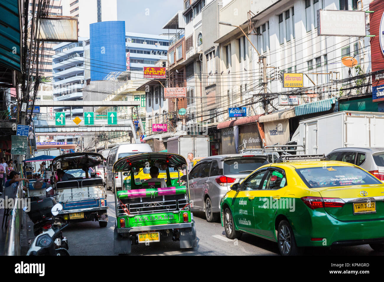 Bangkok, Tailandia. Chakphet Strada in scena a Pahurat, il distretto dell'India. Foto Stock