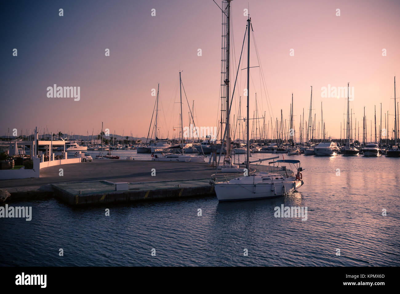 Yacht nella baia Foto Stock