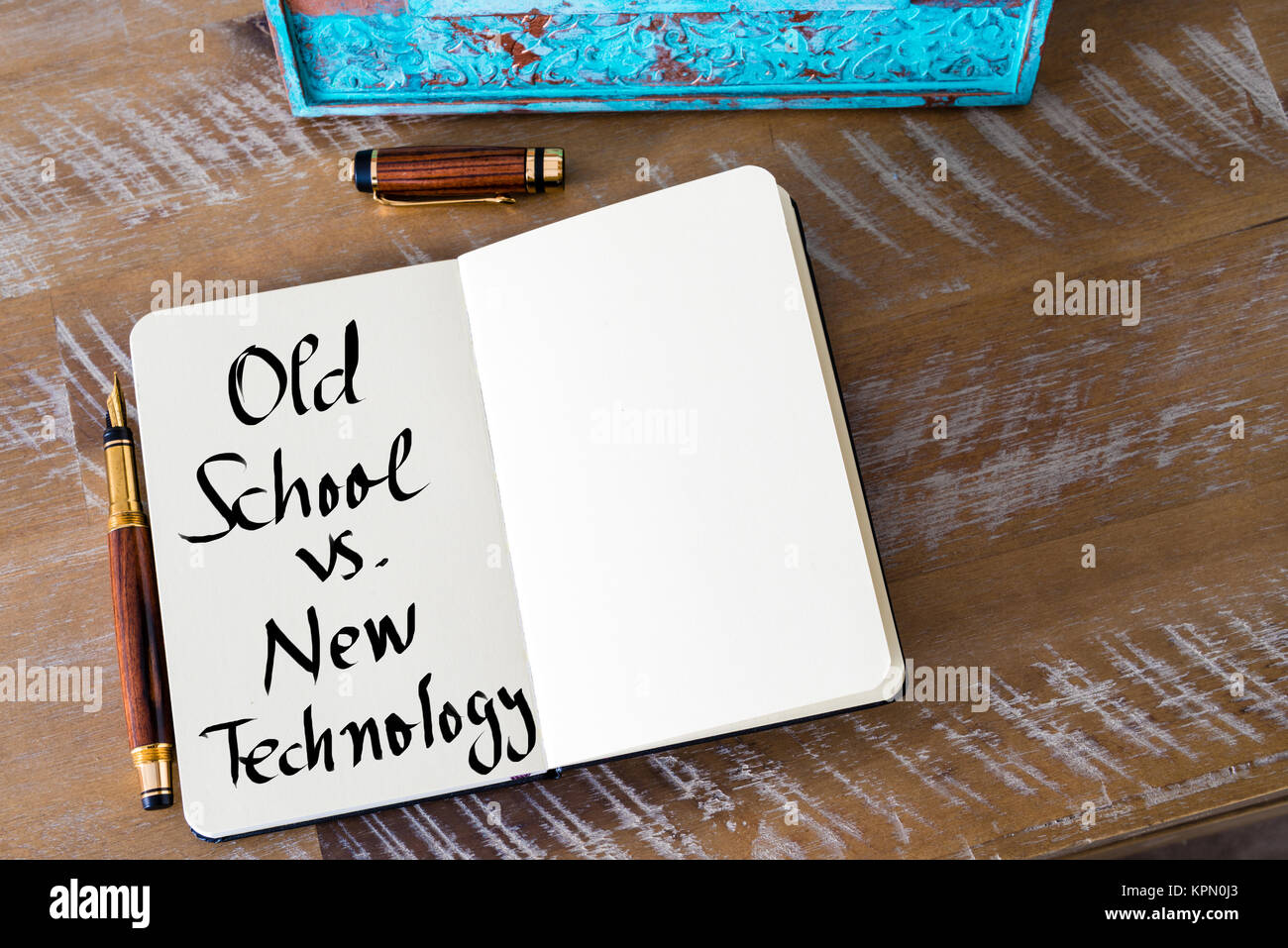 Testo scritto della vecchia scuola contro la nuova tecnologia Foto Stock