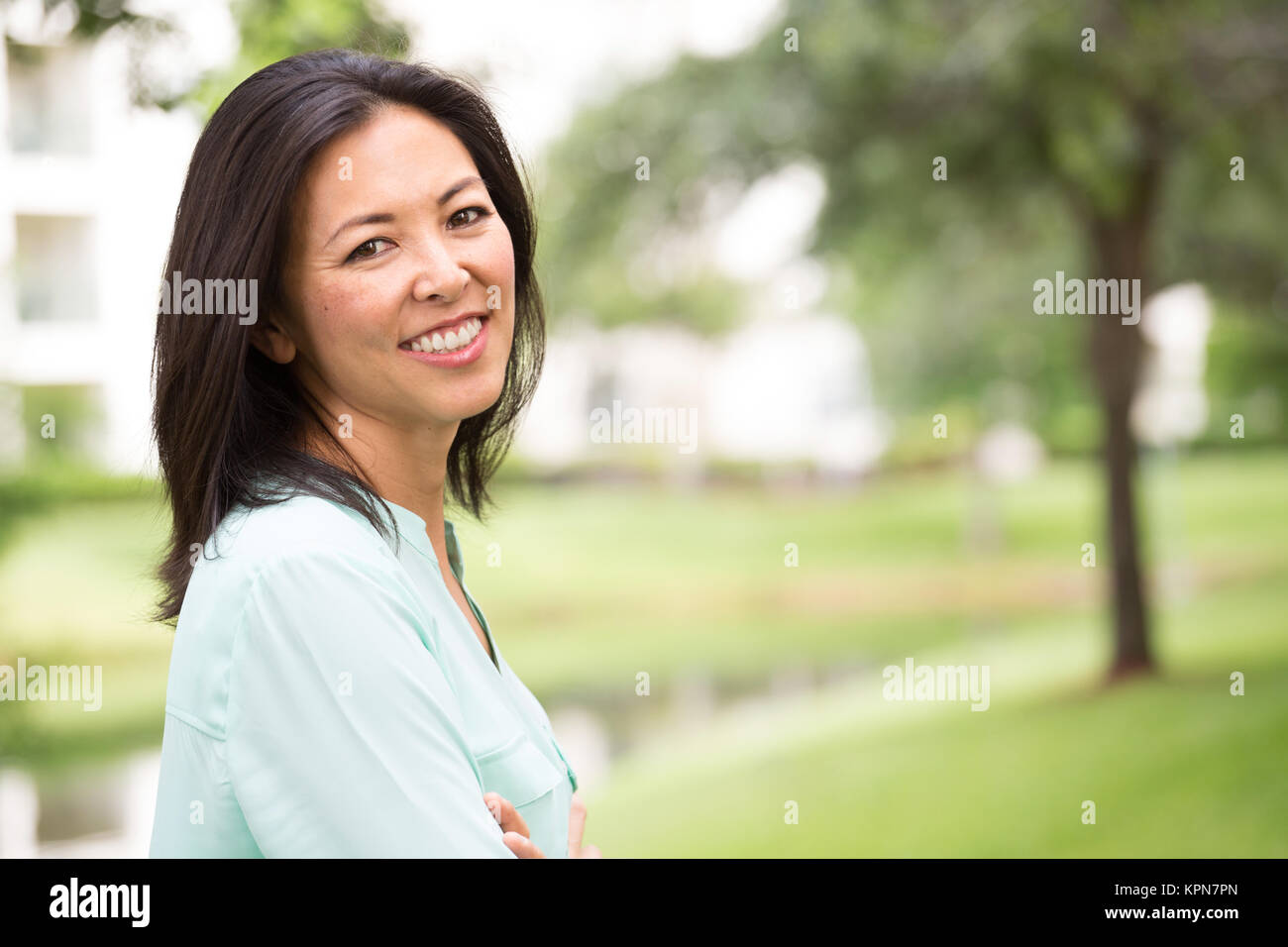 Ritratto di una donna asiatica sorridente. Foto Stock