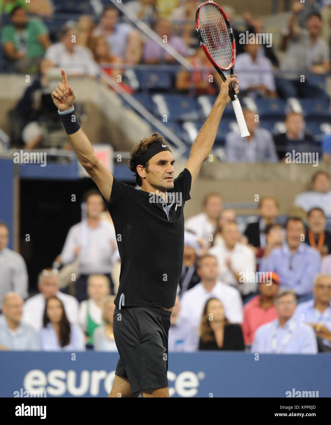 FLUSHING NY- 04 settembre: Roger Federer sconfigge Gael Monfils giorno dieci del 2014 US Open al USTA Billie Jean King National Tennis Center il 3 settembre 2014 nel quartiere di lavaggio del Queens Borough of New York City People: Roger Federer Foto Stock