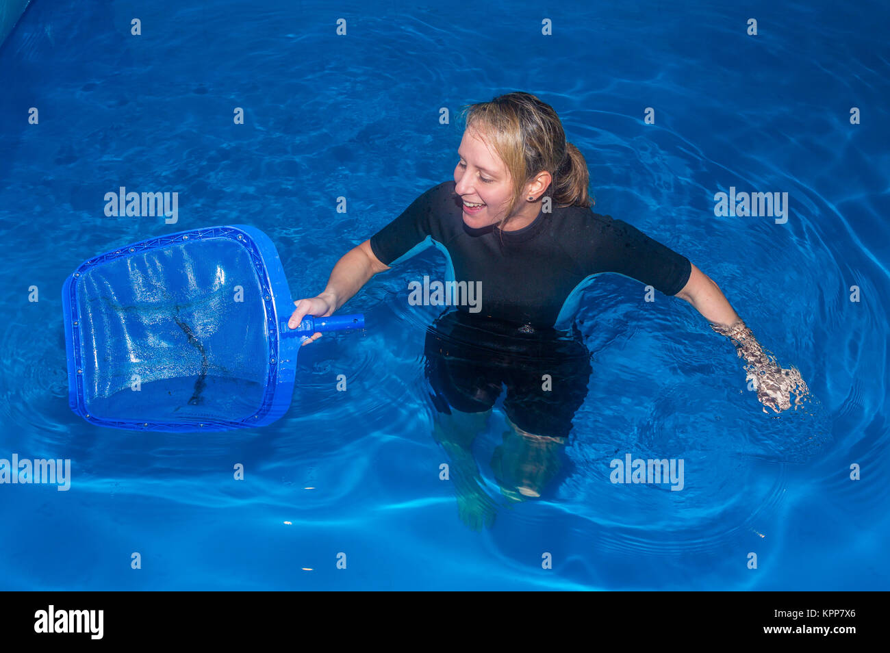 La manutenzione della piscina Foto Stock
