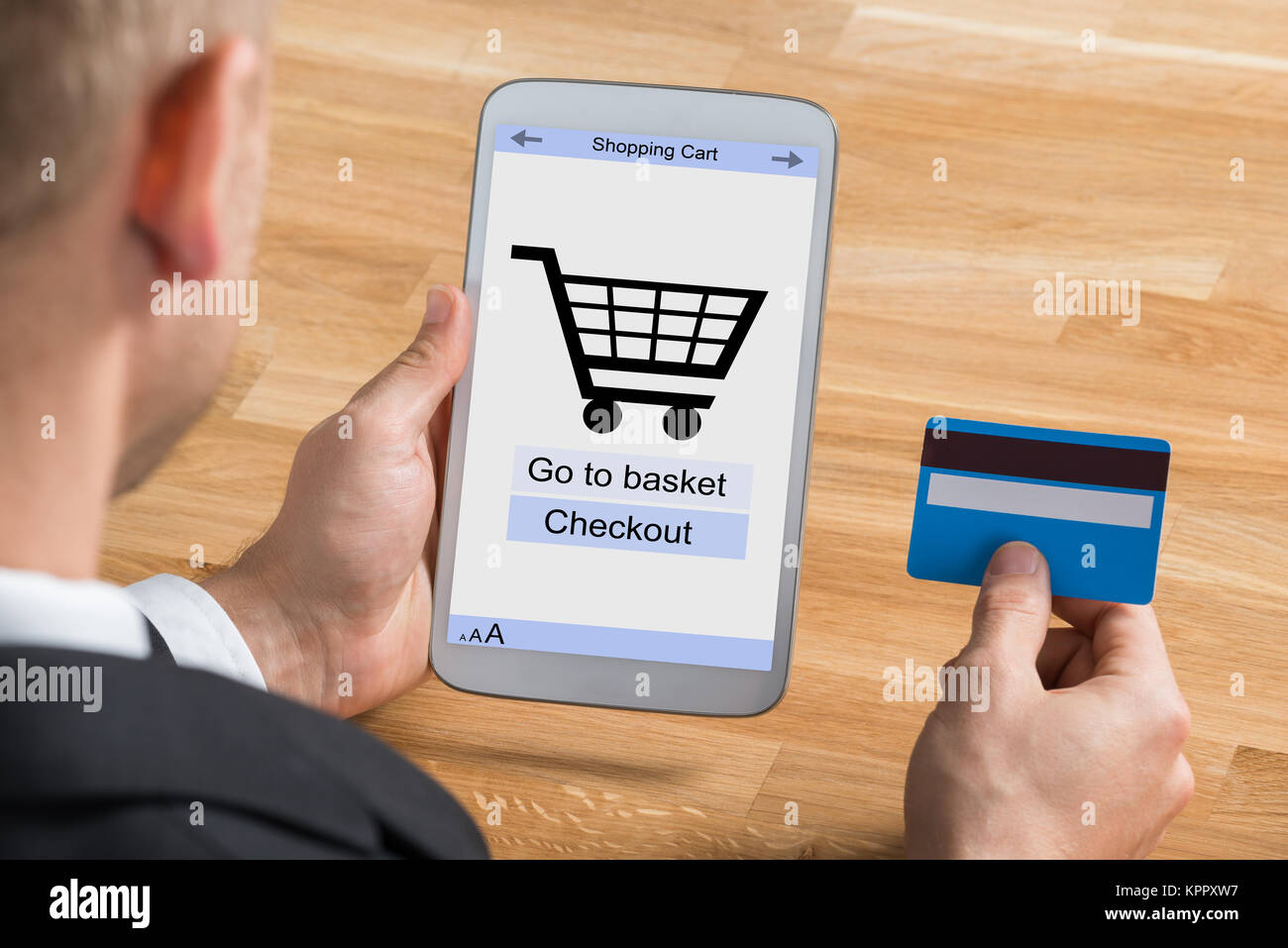 Imprenditore Shopping Online con tavoletta digitale Foto Stock