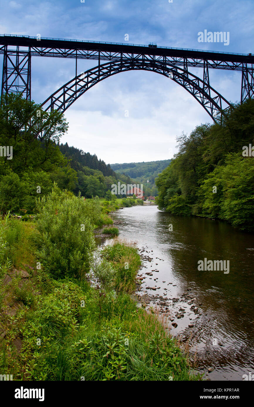 L'Europa, Germania, Bergisches Land regione, il ponte Muengstener vicino a Solingen. Europa, Deutschland, Bergisches Land, die Muengstener Bruecke bei Foto Stock