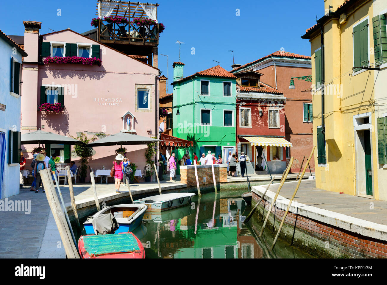 Colorato / Italiano di colorate case ed edifici sull'isola di Burano nella laguna di Venezia Foto Stock