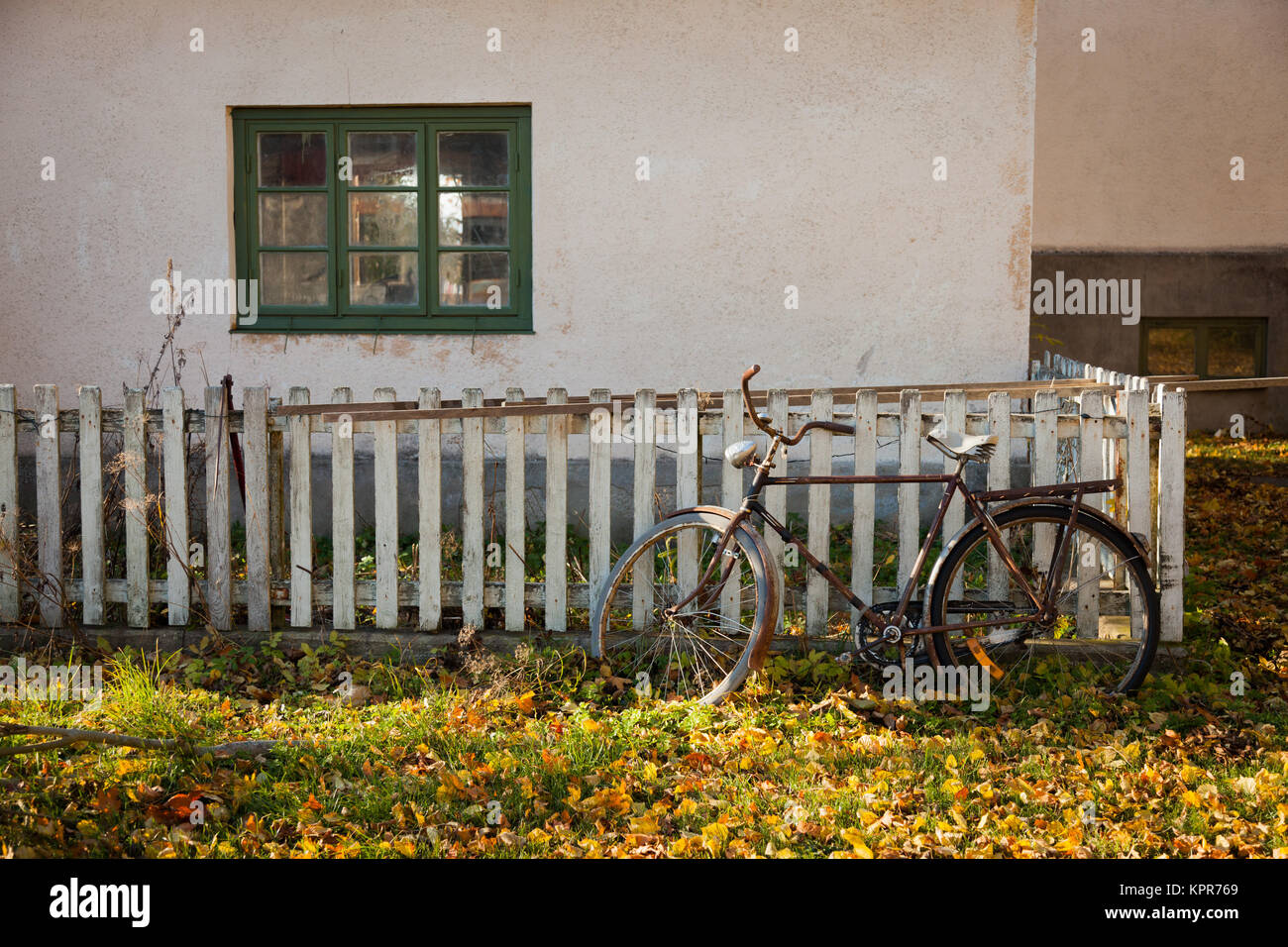 Bicicletta d'epoca abbandonata Foto Stock