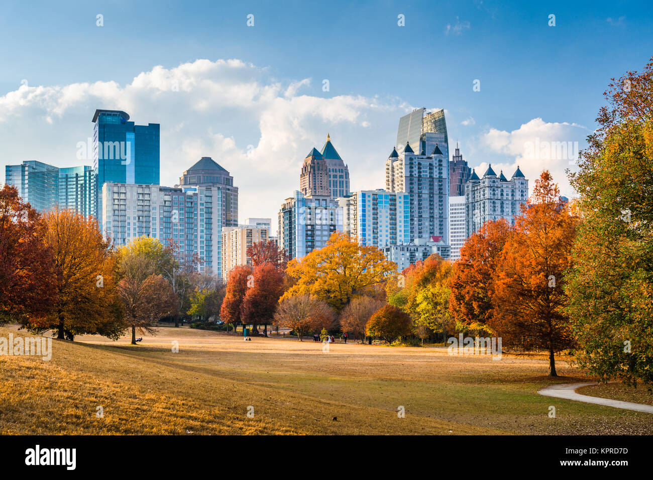 Atlanta, Georgia, Stati Uniti d'America midtown skyline dal Piemonte Parco in autunno. Foto Stock