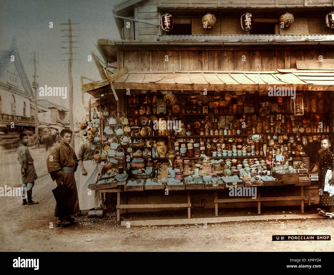 Negozio di porcellana in Giappone Meiji Foto Stock Negozio di porcellana in Giappone Meiji Foto Stock