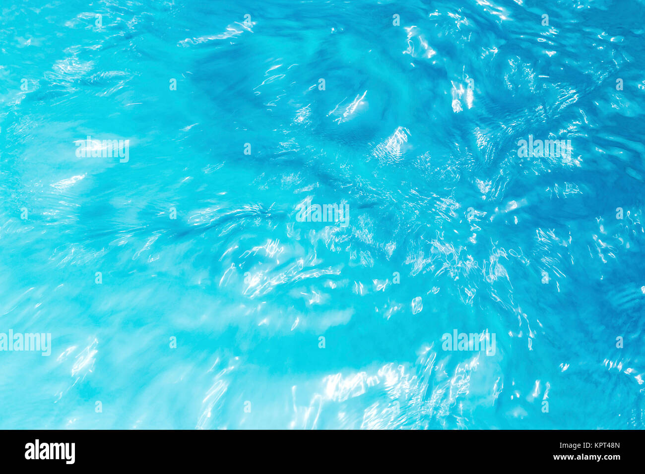 Primo piano d'acqua blu onde in sun Foto Stock